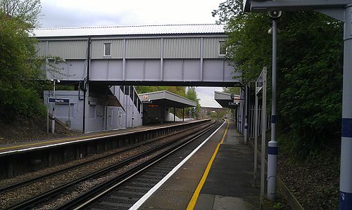 Albany Park railway station